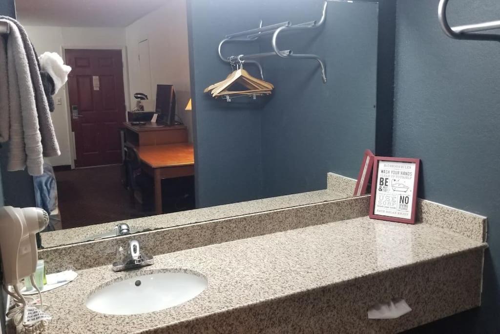 Hotel 2 Queen Beds Hotel Room 226 Booking 스틸워트 외부 사진
