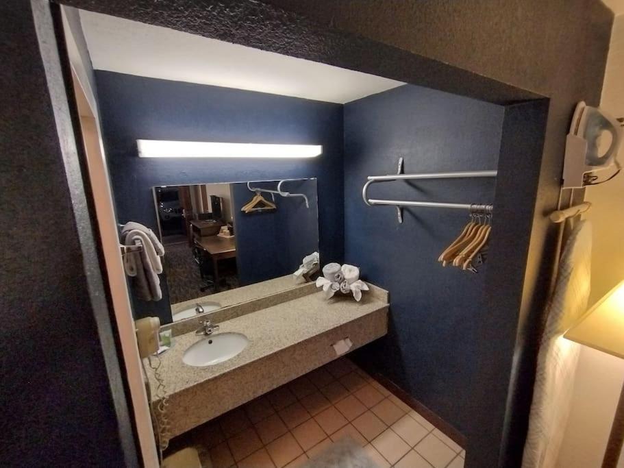 Hotel 2 Queen Beds Hotel Room 226 Booking 스틸워트 외부 사진