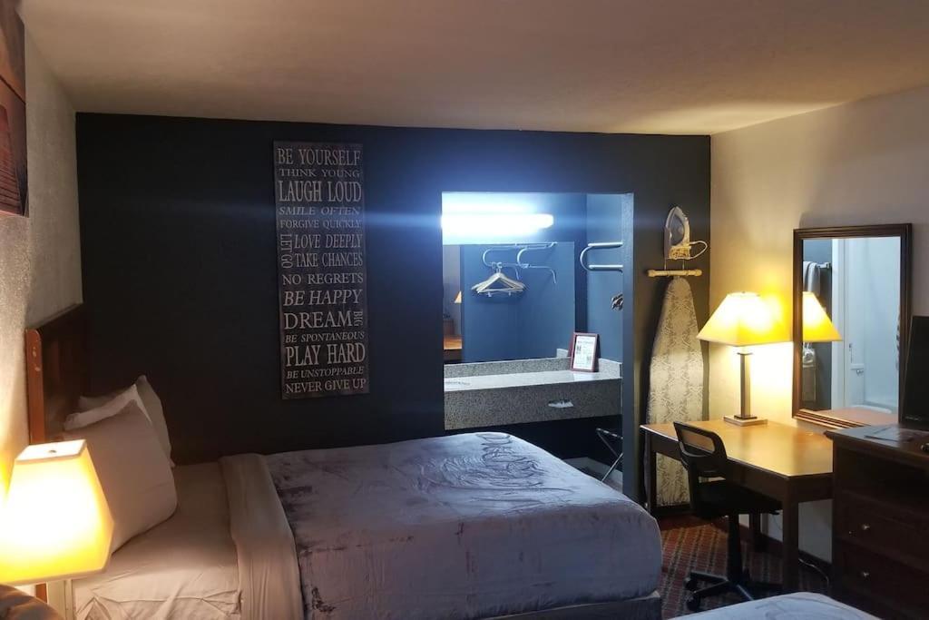 Hotel 2 Queen Beds Hotel Room 226 Booking 스틸워트 외부 사진