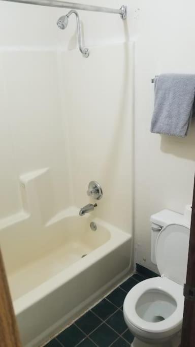 Hotel 2 Queen Beds Hotel Room 226 Booking 스틸워트 외부 사진